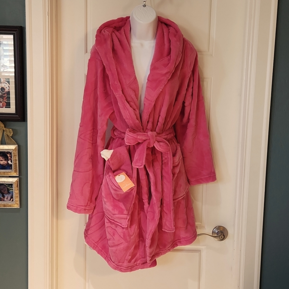 Colsie Hooded Short Robe with Matching Socks